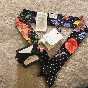 NWT Gucci Silk Twill Goldy Scarf